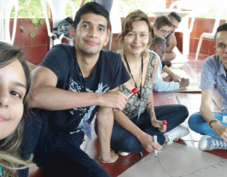 Católica del Norte con jóvenes constructores de paz