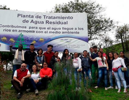 Estudiantes del Diplomado Promotores Ambientales Comunitarios del Municipio de Buritica, visitaron grandes proyectos