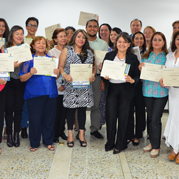 Municipio de Medellín y Católica del Norte entregaron Diploma en Teletrabajo a 28 Mujeres de la Comuna 11