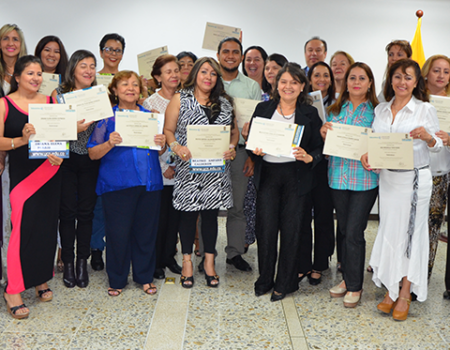 Municipio de Medellín y Católica del Norte entregaron Diploma en Teletrabajo a 28 Mujeres de la Comuna 11