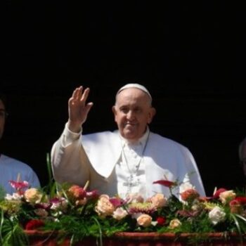 El Papa: Cristo ha resucitado. Jesús, el Viviente está con nosotros para siempre