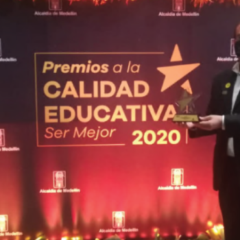 Doble reconocimiento en los premios Ser Mejor para el Cibercolegio UCN